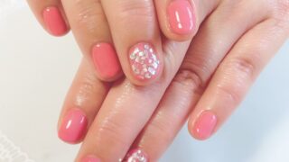 シェラック ネイルは海外では認知度が高く、人気の自爪に優しいネイル