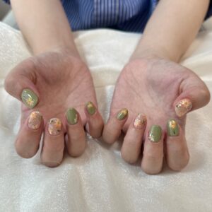 グリーン×お花ネイル