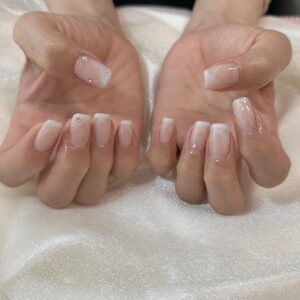 ピンクのシースルーネイル