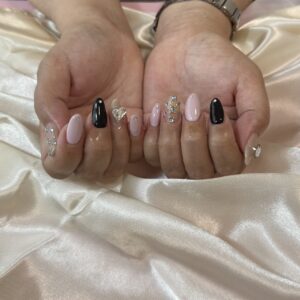 ピンク×黒ネイル