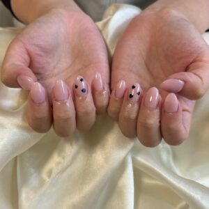 ピンク×黒ネイル