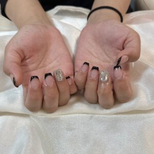 ピンク×黒ネイル
