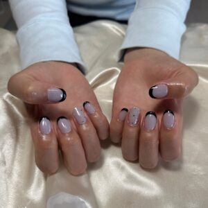 黒フレンチネイル