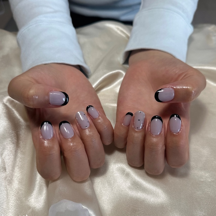 黒フレンチネイル