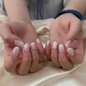 タイムレスのロゴが入ったネイル