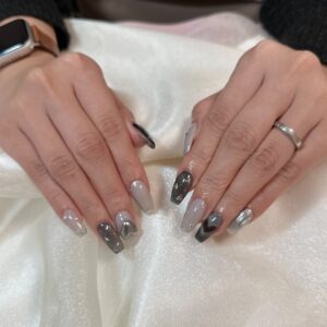 ハートだらけネイル