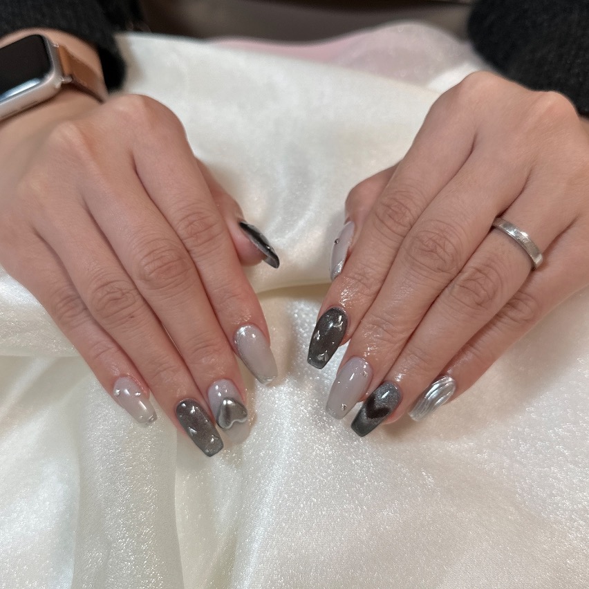 ハートだらけネイル