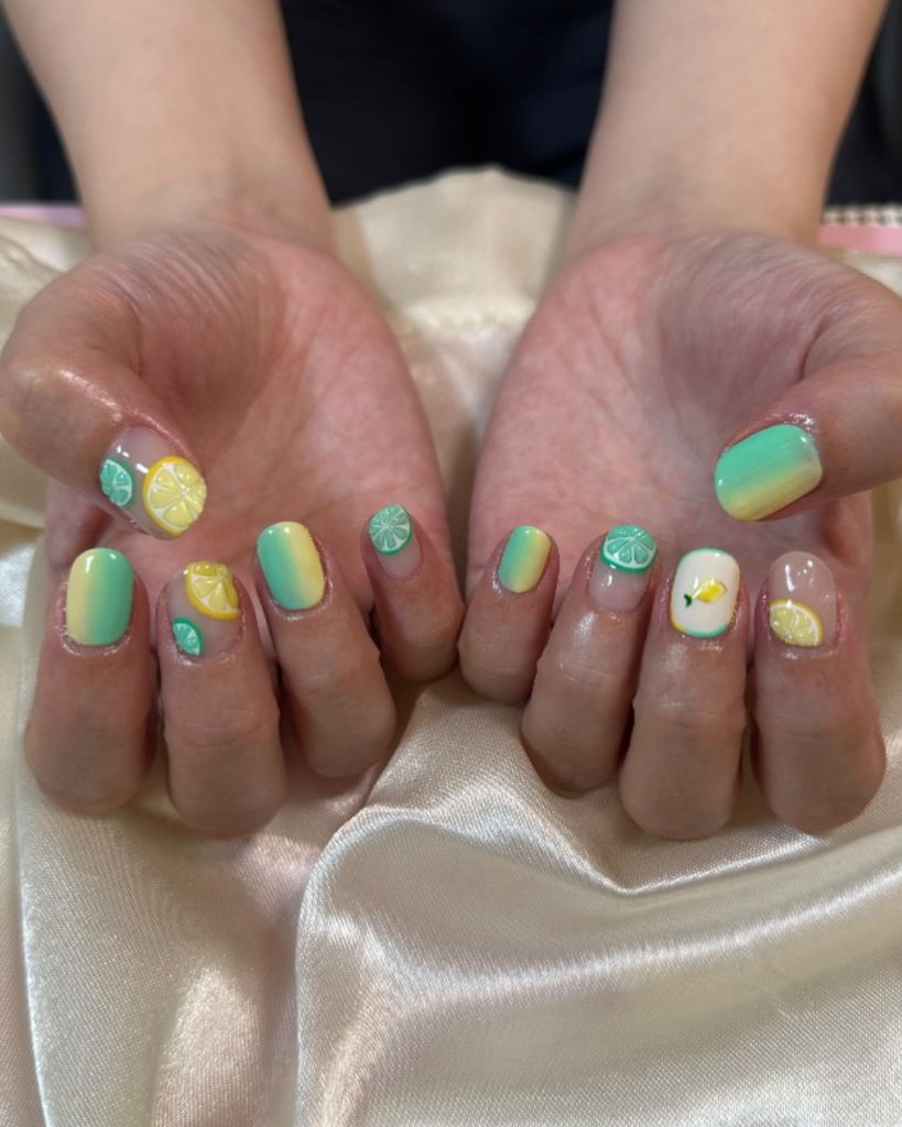 レモン＆ライムの立体感ネイル